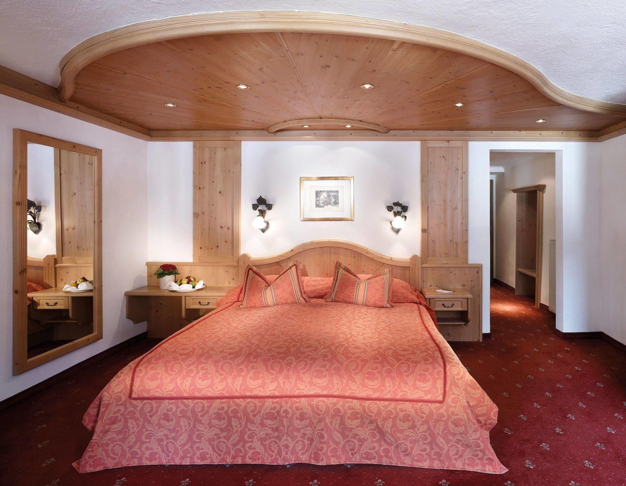 Hotel Weisses Roessl Kitzbuhel Exterior photo